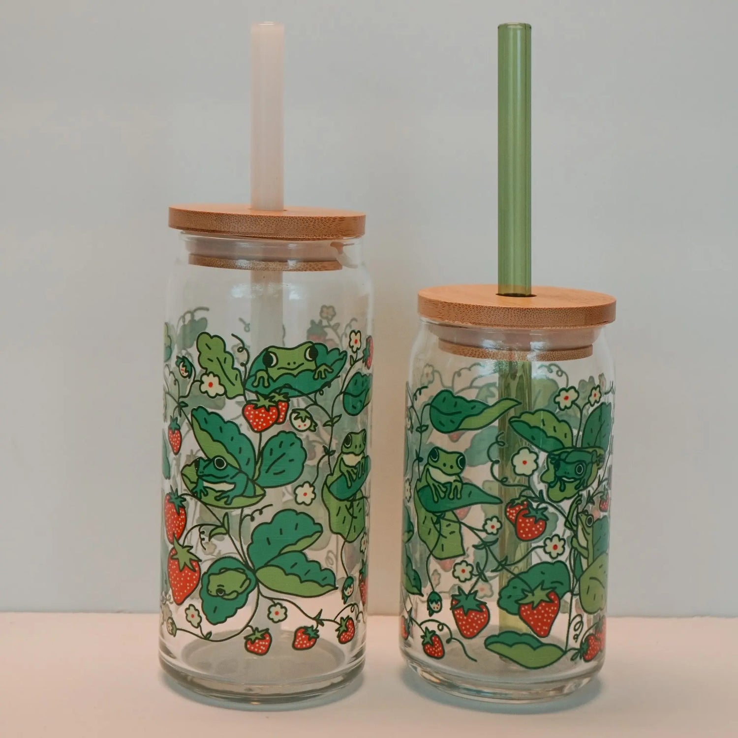 20oz Glass Cup With Bamboo Lid and Straw Strawberries 